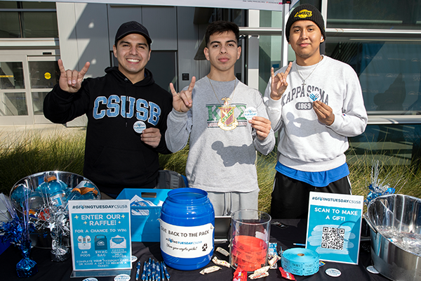 Giving Tuesday volunteers