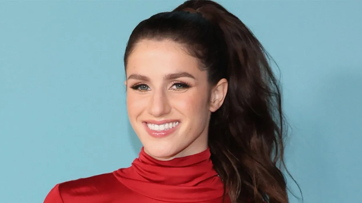 On the May 19 show finale of “American Idol,” CSUSB Palm Desert Campus alumna Abi Carter ’23, the singing sensation from Indio, was named the winner.