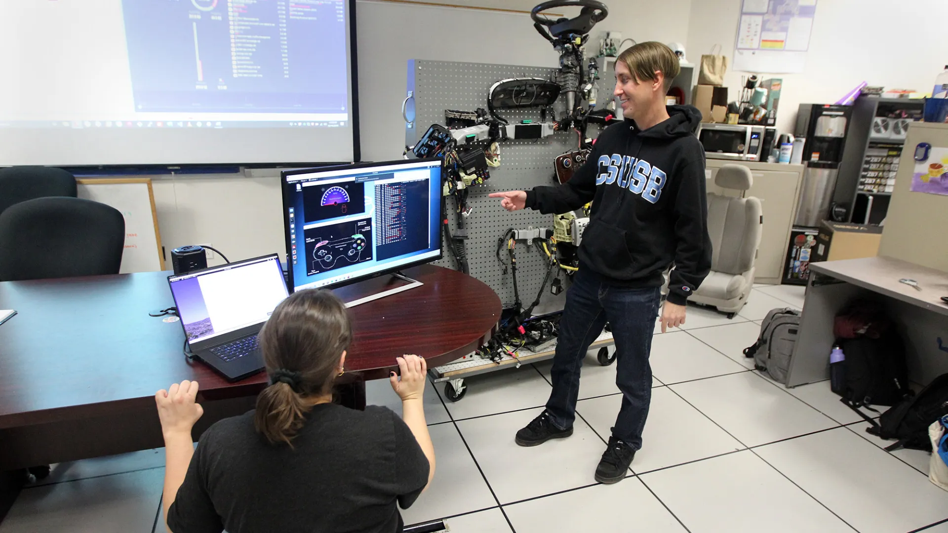 CSUSB students work in the Cybersecurity Center, which will be the site of an open house on Oct. 21.