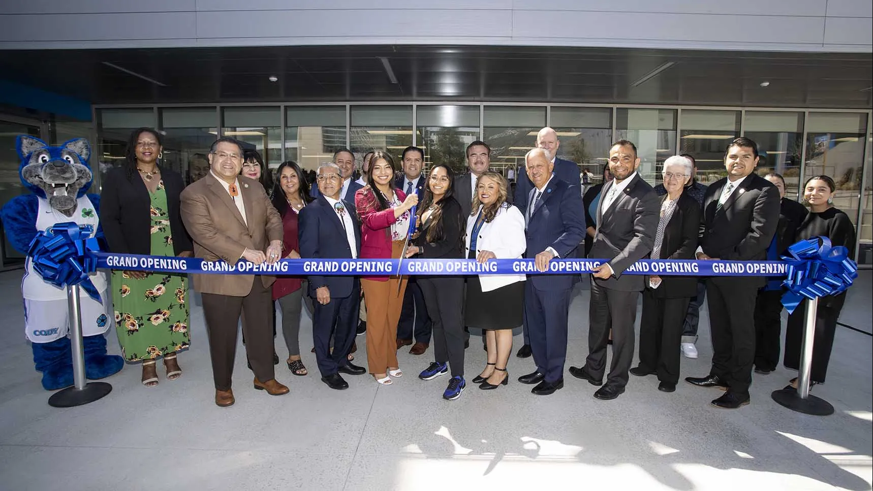 Photo of the symbolic ribbon cutting