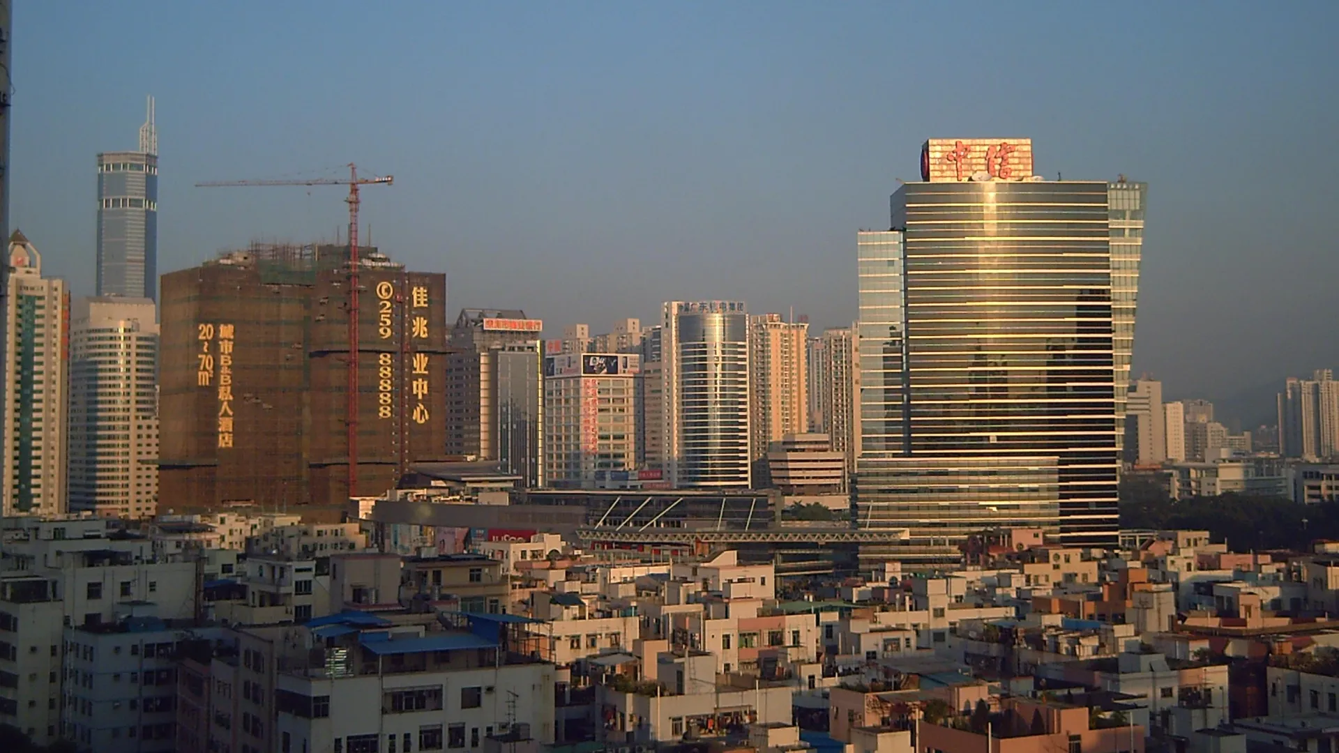 Urban villages beside skyscrapers, near Huaqiangbei, Shenzhen circa 2005. Modern China Lecture Series events will take place Nov. 9, Nov. 19 and Nov. 24, all on Zoom. Photo:WikiMedia Commons.