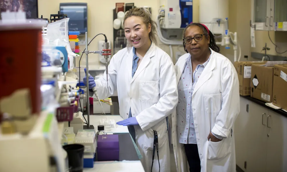 CSUSB students in lab class