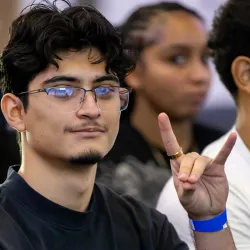 A CSUSB student shows Coyote spirit during The Coyote Experience Fall 2024 on Aug. 23.