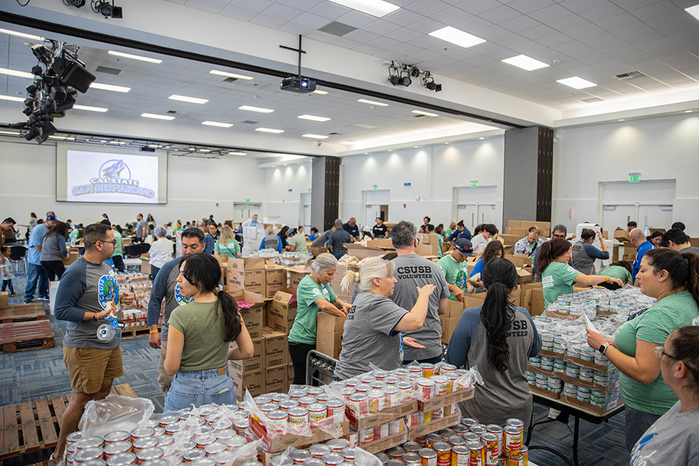 Coyote Cares Day volunteers